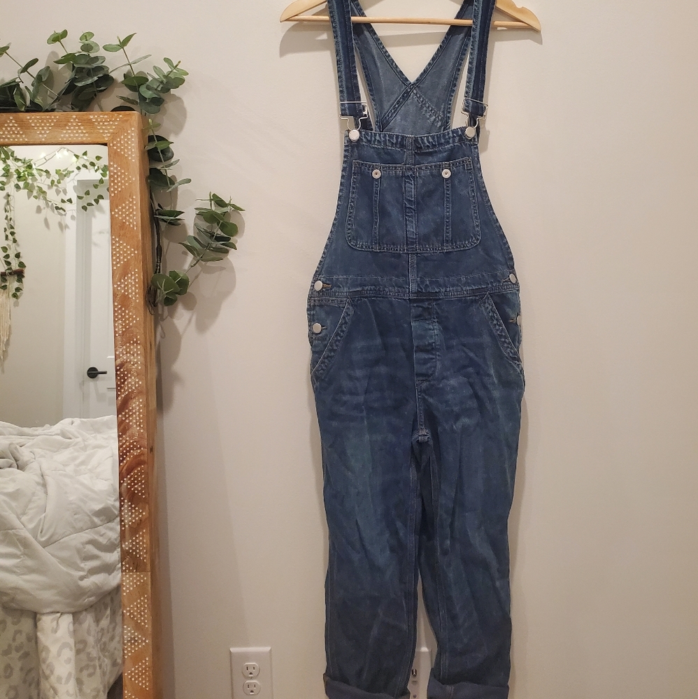 Free People blue denim overalls sz25